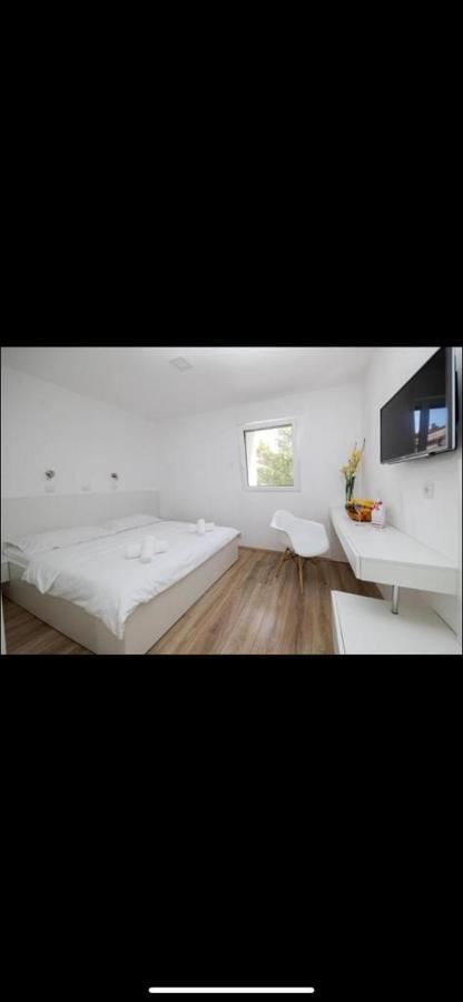 Sea La Vie Rooms Novi Vinodolski Exterior photo